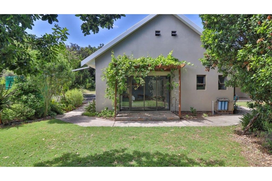 6 Bedroom Property for Sale in Lovemore Park Eastern Cape